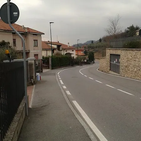 Miravalle Nocleg ze śniadaniem Scanzorosciate